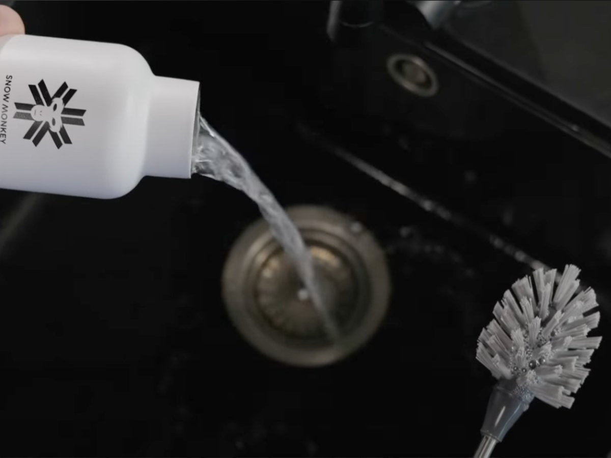 Čiščenje Snow Monkey flaške